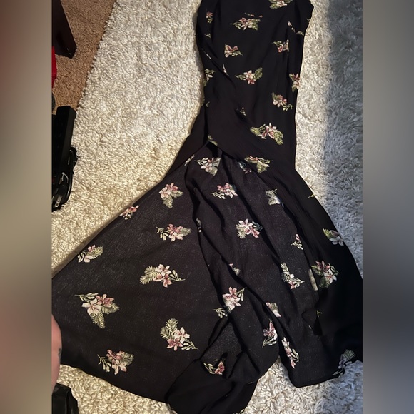 Volcom flower dress with slit going up the side never been worn size M - Picture 2 of 5